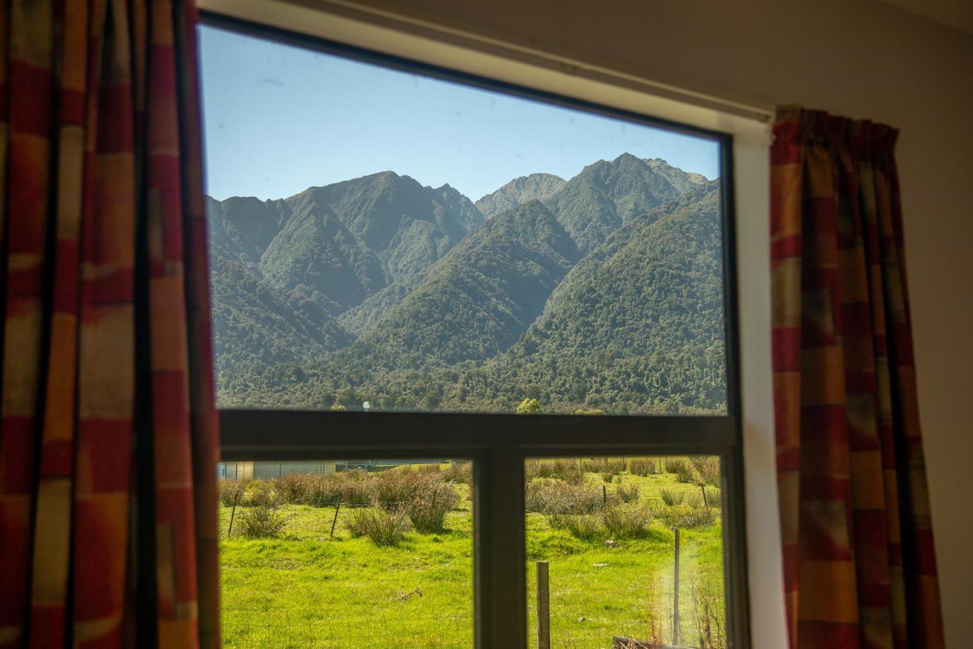 Ropatinis Bed & Breakfast Fox Glacier Exterior photo