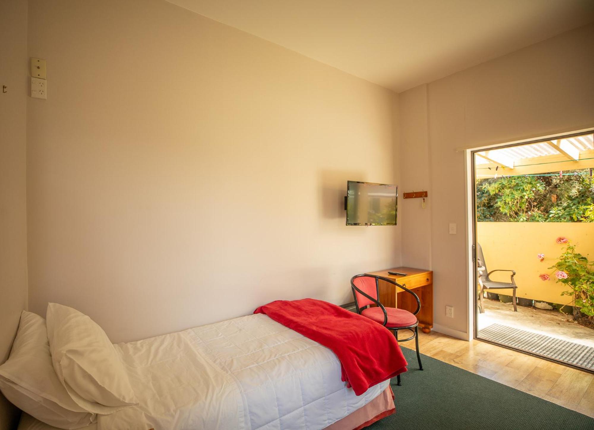 Ropatinis Bed & Breakfast Fox Glacier Exterior photo