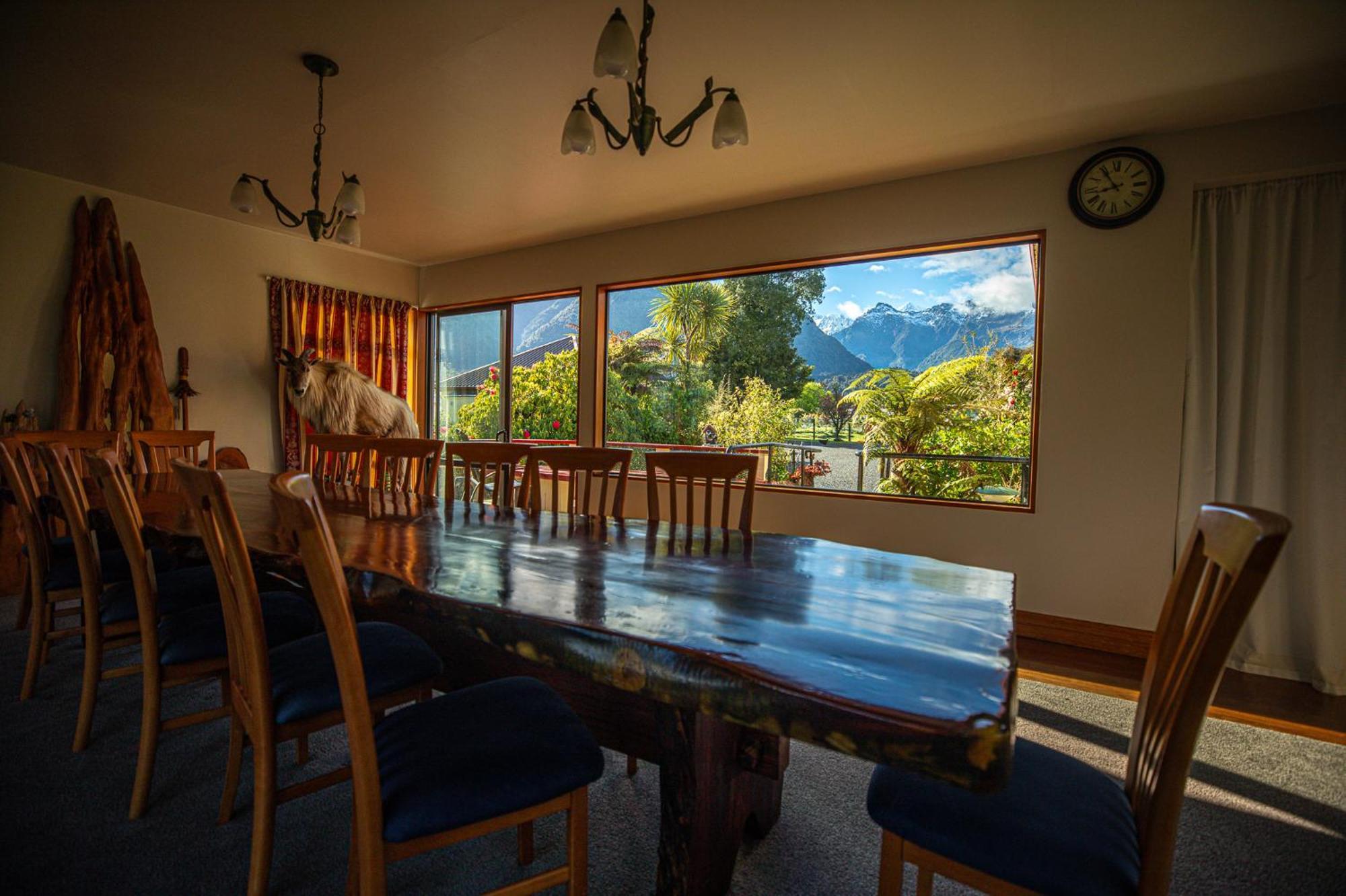 Ropatinis Bed & Breakfast Fox Glacier Exterior photo