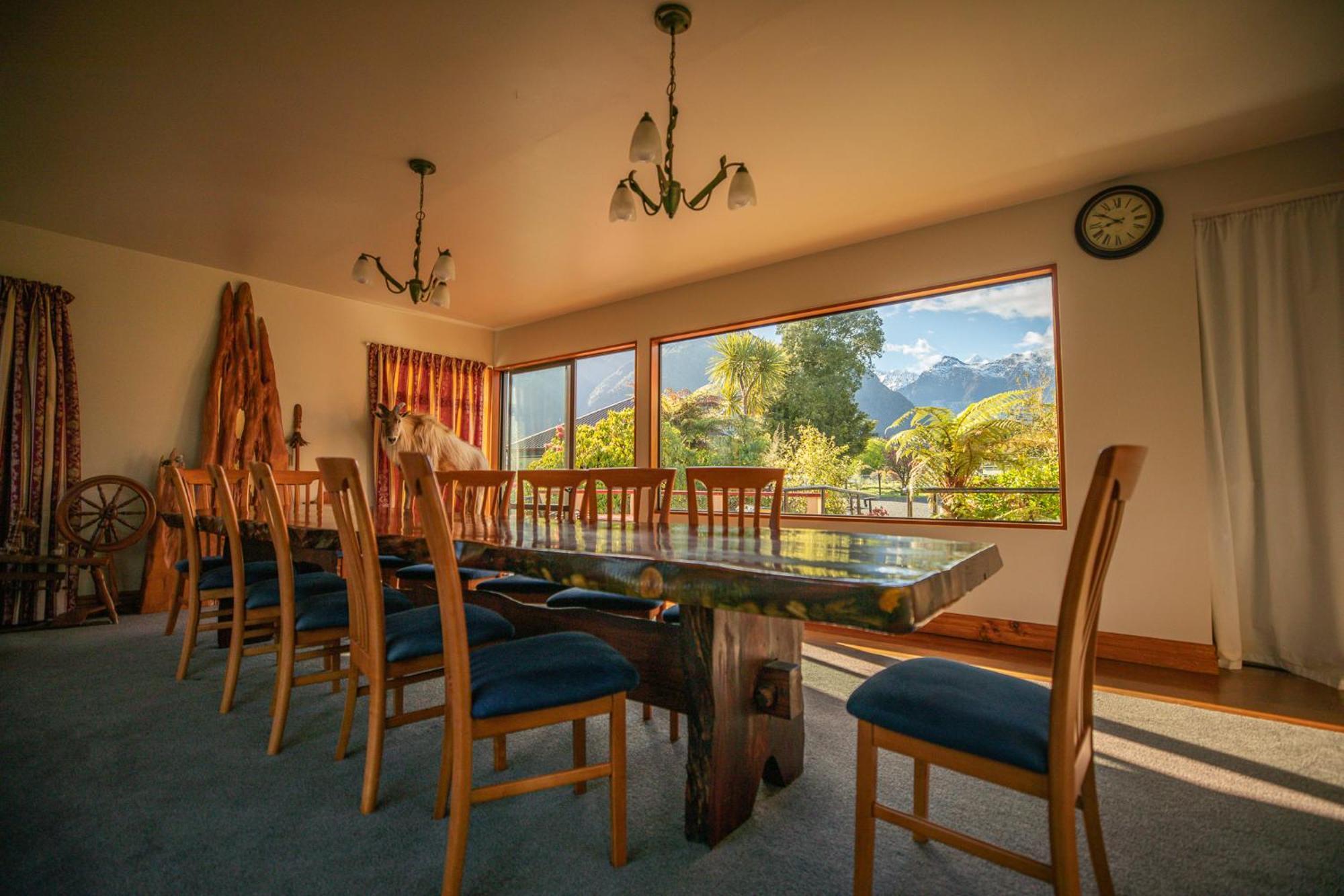 Ropatinis Bed & Breakfast Fox Glacier Exterior photo