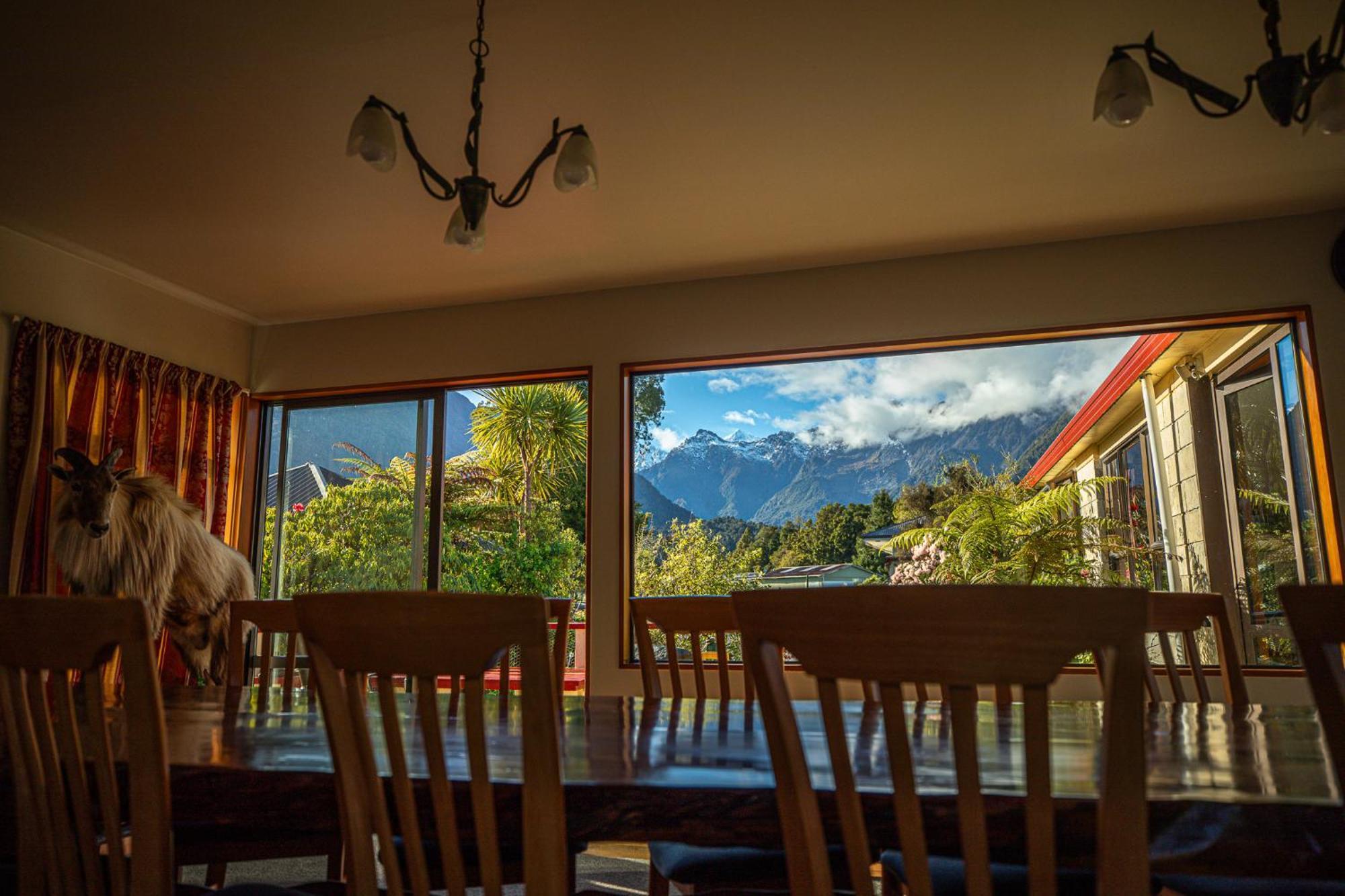 Ropatinis Bed & Breakfast Fox Glacier Exterior photo