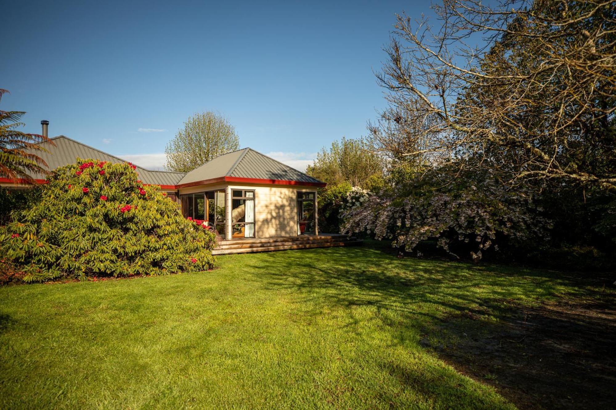 Ropatinis Bed & Breakfast Fox Glacier Exterior photo